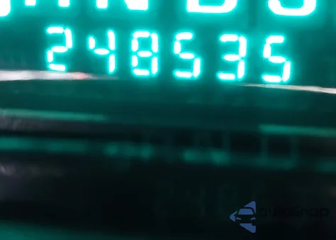 2001 Chevrolet Tahoe Lt из США, поврежденный, VIN 1GNEC13T31R136491